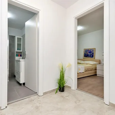 Roko Apartment *
