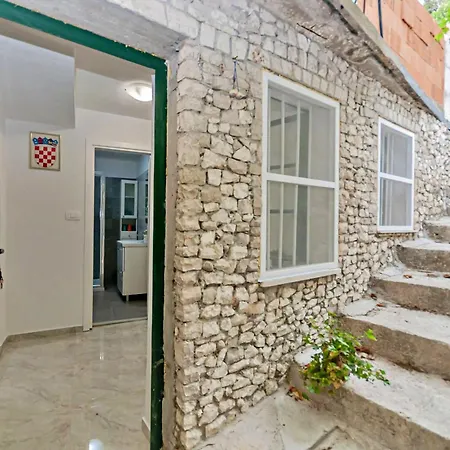 Roko Apartment *