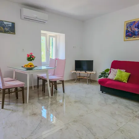 Roko Apartment *